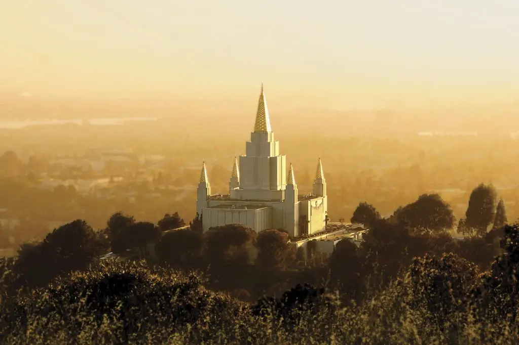 The Oakland Temple at dusk.