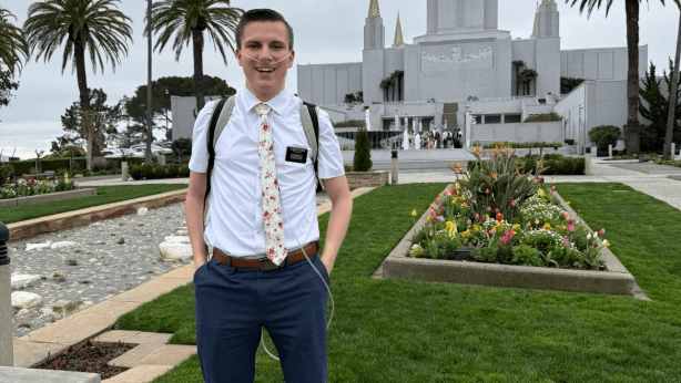 ការថ្វាយបង្គំ “Rapping Missionary” ជាមួយអែលឌើរ Logan Castleton